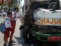 Mobil Pembawa Jenazah Tabrak Pikap