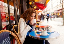 Awalnya Kafe Hanya Menjual Kopi Hitam Saja