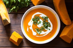 Nikmati Pumpkin Soup yang Creamy Lembut untuk Makan Malam