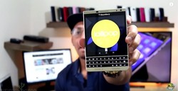 Wah! BlackBerry Passport Jalankan Android