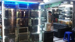 Dolar AS Perkasa, Pedagang Elektronik Jual Produk Asal Untung