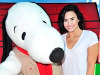 Happy Birthday! Demi Lovato Rayakan Ultah Bareng Snoopy