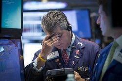 Ada #BlackMonday, Wall Street Terjun Hampir 4%