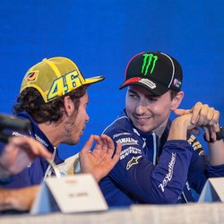 Yamaha Prediksikan Duel Rossi-Lorenzo Bertahan Sampai Seri Terakhir