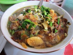 Soto Semarang Pak Slamet Ragil: Jajan Soto Semarang dan Nasi Nagih yang Mantap Mengenyangkan