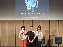 Happy Salma Luncurkan Buku Biografi The Warrior Daughter