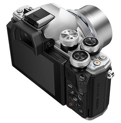 Mirrorless Kelas Pemula Olympus Makin Anti Getar