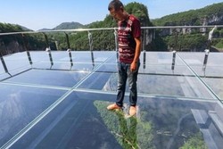 China Punya Teras Kaca Pinggir Tebing Terbesar di Asia