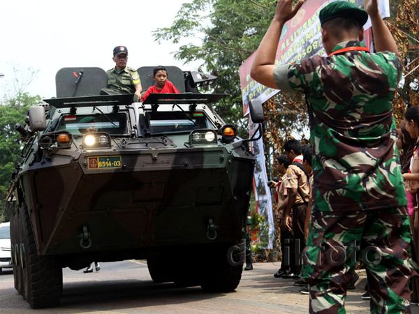TNI AD Pamerkan Alutsista di Kampus UI