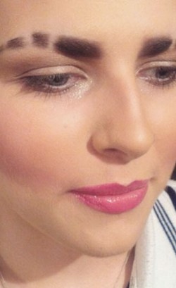 Alis Terbelah Kini Jadi Tren, Berani Coba?