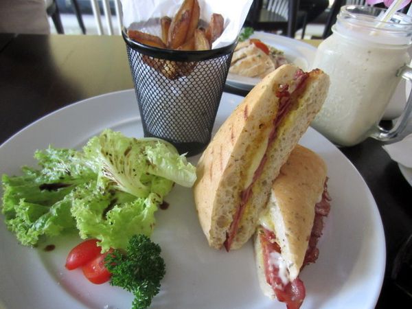 Manjakan Selera dengan Carbonara Rice yang Lembut Gurih di Ground Up Delicatessen