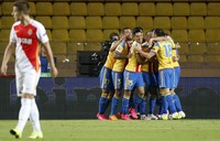 Tak ada gol lagi tercipta hingga 90 menit laga tuntas dan Valencia lah yang berhak lolos dengan unggul agregat total 4-3. REUTERS/Eric Gaillard.