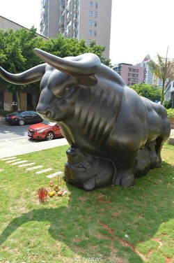 Investor China Bikin Patung Juragan Saham Supaya Bursanya Naik Terus