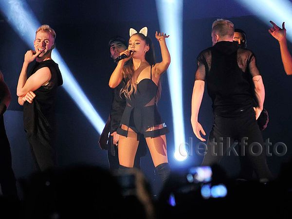 Bang Bang! Aksi Lincah, Centil dan Energik Ariana Grande di Jakarta