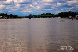 Jelajah Sungai Terpanjang Indonesia di Kalbar