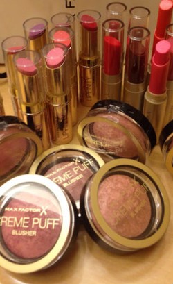 Tampil Natural dan Glowy dengan Makeup Terbaru dari Max Factor