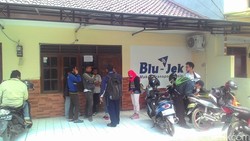 Setelah Ramai Go-Jek, Puluhan Orang Kini Ingin Daftar Blu-Jek