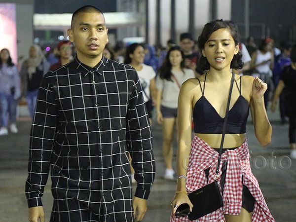 Nonton Bareng Rayi, Lala Karmela Seksi di Konser Ariana Grande