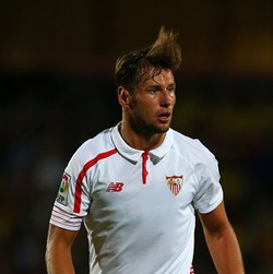 Diincar Arsenal, Krychowiak Setia Sevilla