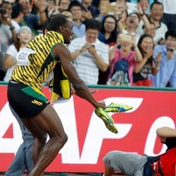 Ketika Usain Bolt Dibuat Terjengkang oleh Kamerawan