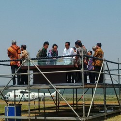 Jokowi: Jangan Ada Lagi Proyek Mandek Karena Izin dan Lahan