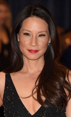 Lucy Liu Dikaruniai Anak Laki-laki Melalui Rahim Wanita Lain