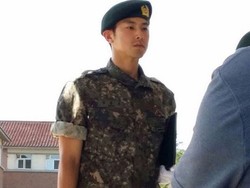 Yunho TVXQ Diberi Penghargaan Trainee Militer Terbaik