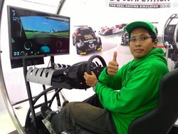 Tanpa Pengalaman Balap Sungguhan, Pria Ini Bisa Naik ke Podium di Silverstone