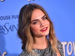 Curhat Cara Delevingne Saat Pertama Jatuh Cinta pada Perempuan