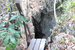 Kabah, Mata Air & Beragam Hal Unik di Gua Langalu Buton