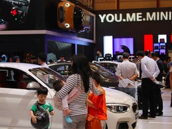 Ada Cicilan Bunga 0%, Crossover BMW Ini Banyak Dilirik Pengunjung GIIAS