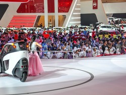 Siswa Belajar Teknologi Otomotif di GIIAS