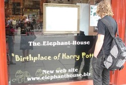 Ini 5 Kafe Tempat Nongkrong Para Penulis Ternama Dunia