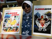Massa Demo Rumah Ahok