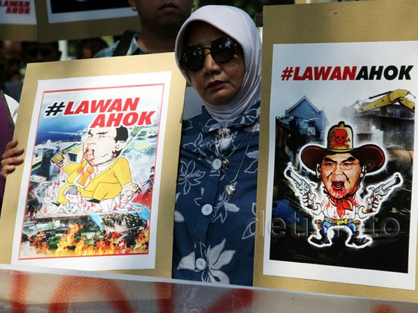 Massa Demo Rumah Ahok