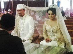 Usai Akad Nikah, Reza Pahlevi dan Ika Nico Lepas Sepasang Merpati