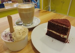 Locco Gelato: Lembut Manis, Gelato Cheese Cake dan Blackforest