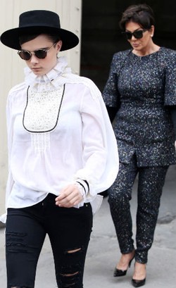 Kris Jenner Dikabarkan Akan Menjadi Manajer Cara Delevingne