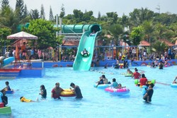 Serunya Main Air di Owabong Waterpark, Purbalingga