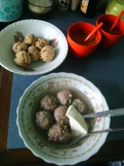 Akhir Pekan, Yuk Cicipi Lezatnya Bakso Cak Akrom di Malang