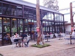 Kalau ke Bandung Bisa Ngopi Enak di 5 Kafe Unik Ini