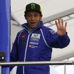 Rossi Menang, Marquez Terjatuh, Lorenzo Finis Keempat