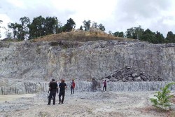 Jelajah Tambang Aspal di Buton