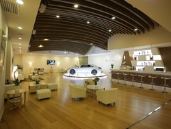 Ratusan Unit Mobil Lexus Laris di GIIAS