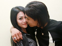 Digugat Cerai, Charly Sudah Tak Tinggal Serumah dengan Regina?