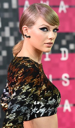 Foto: 10 Selebriti Tampil Memukau dengan Lipstik Nude di MTV VMA 2015