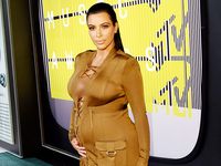 Gaya Hamil Kim Kardashian di MTV VMA 2015, Love It or Leave It?