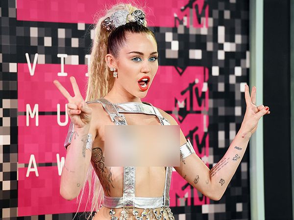 Miley Cyrus Nyaris Bugil di MTV VMA 2015, Ini Foto-fotonya!