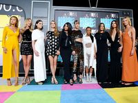 BFF Goals! Taylor Swift Ditemani Para Model Seksi di MTV VMA 2015