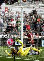 Swansea Tundukkan MU 2-1